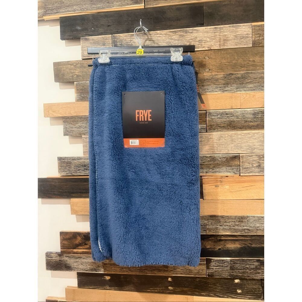 Frye NWT Sherpa Blanket Throw Reversible white Blue 50" x 60"